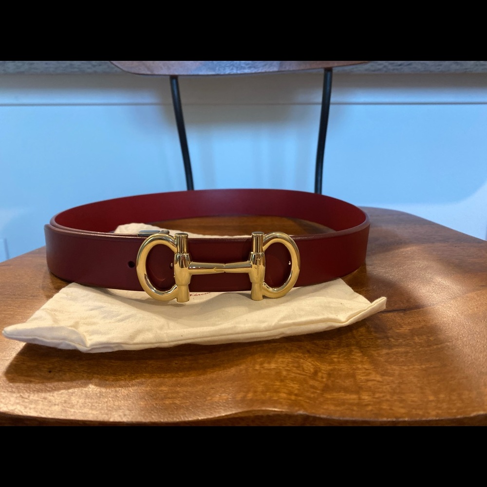 Salvatore Ferragamo Gancini belt in rubino leather